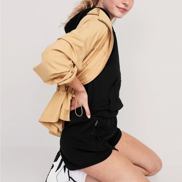 NWT Old Navy High-Waisted Dynamic Fleece Dolphin-Hem Sweat Shorts 3-inch inseam - Picture 3 of 5